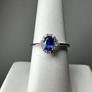 NWT .68cts genuine oval cut ceylon Sapphire, halo of diamonds in 14k WG ring!